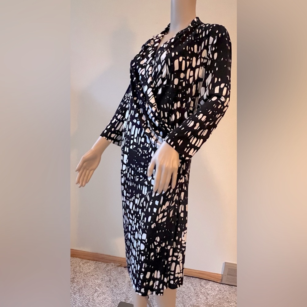 1 pc dress pullover, ruched wrap very flattering, great quality